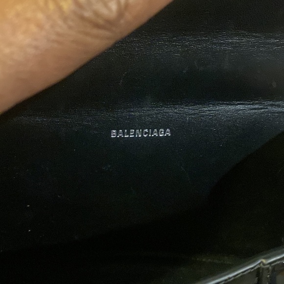 New Balenciaga bag lost strap worn once - Picture 6 of 6